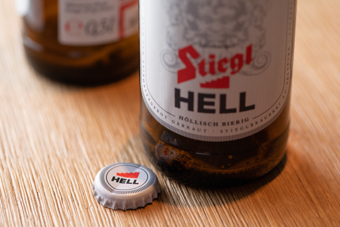 Die ersten Stiegl-Hell Verkoster!